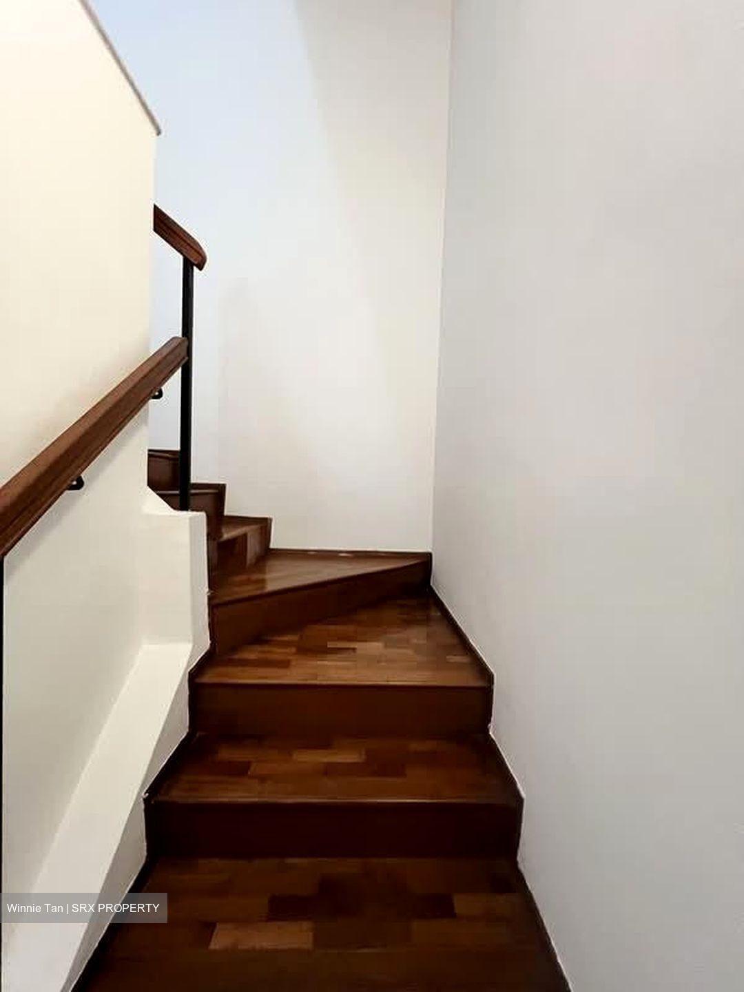Dmanor (D16), Terrace #592675411